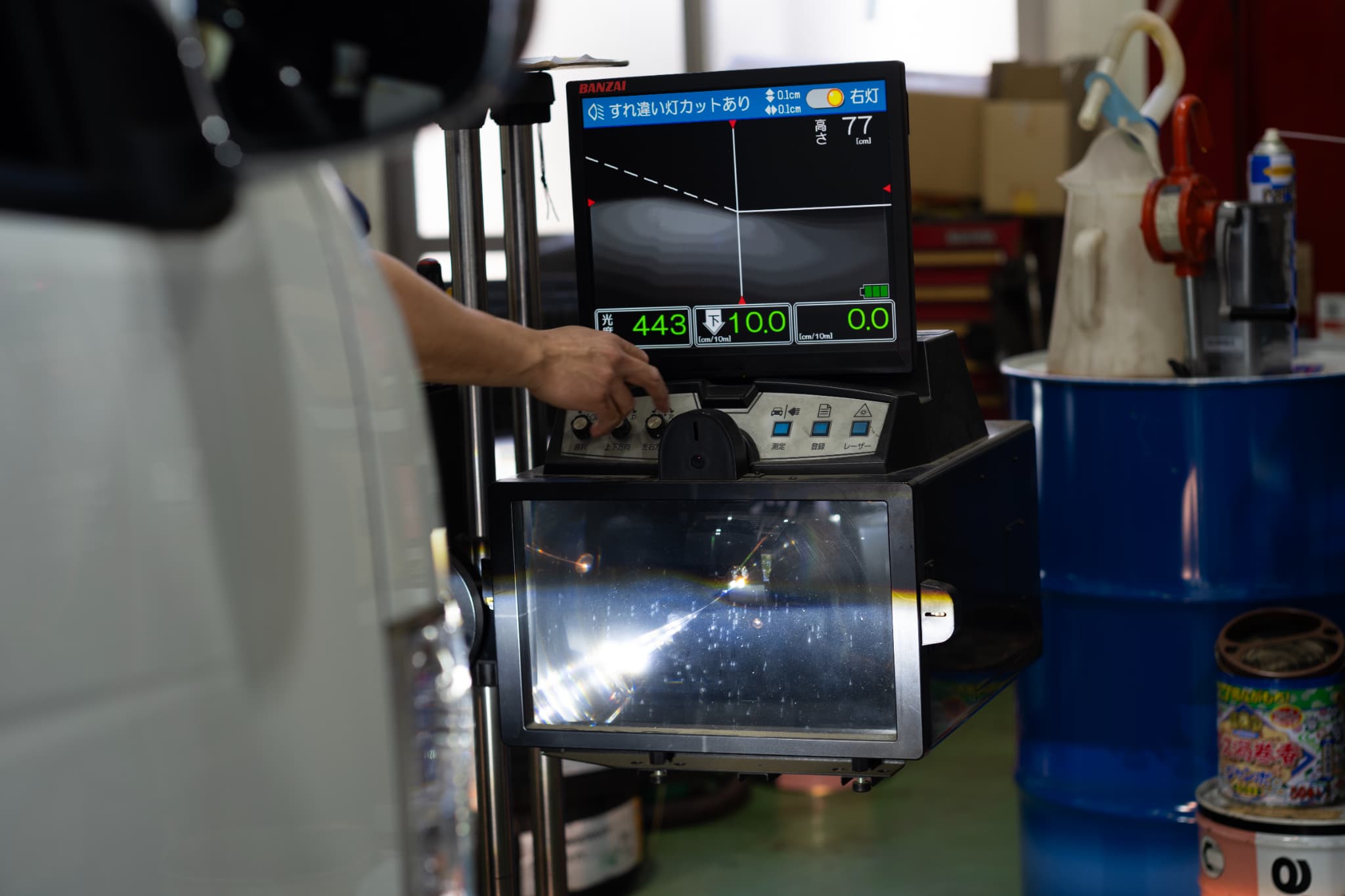 整備士が点検している写真