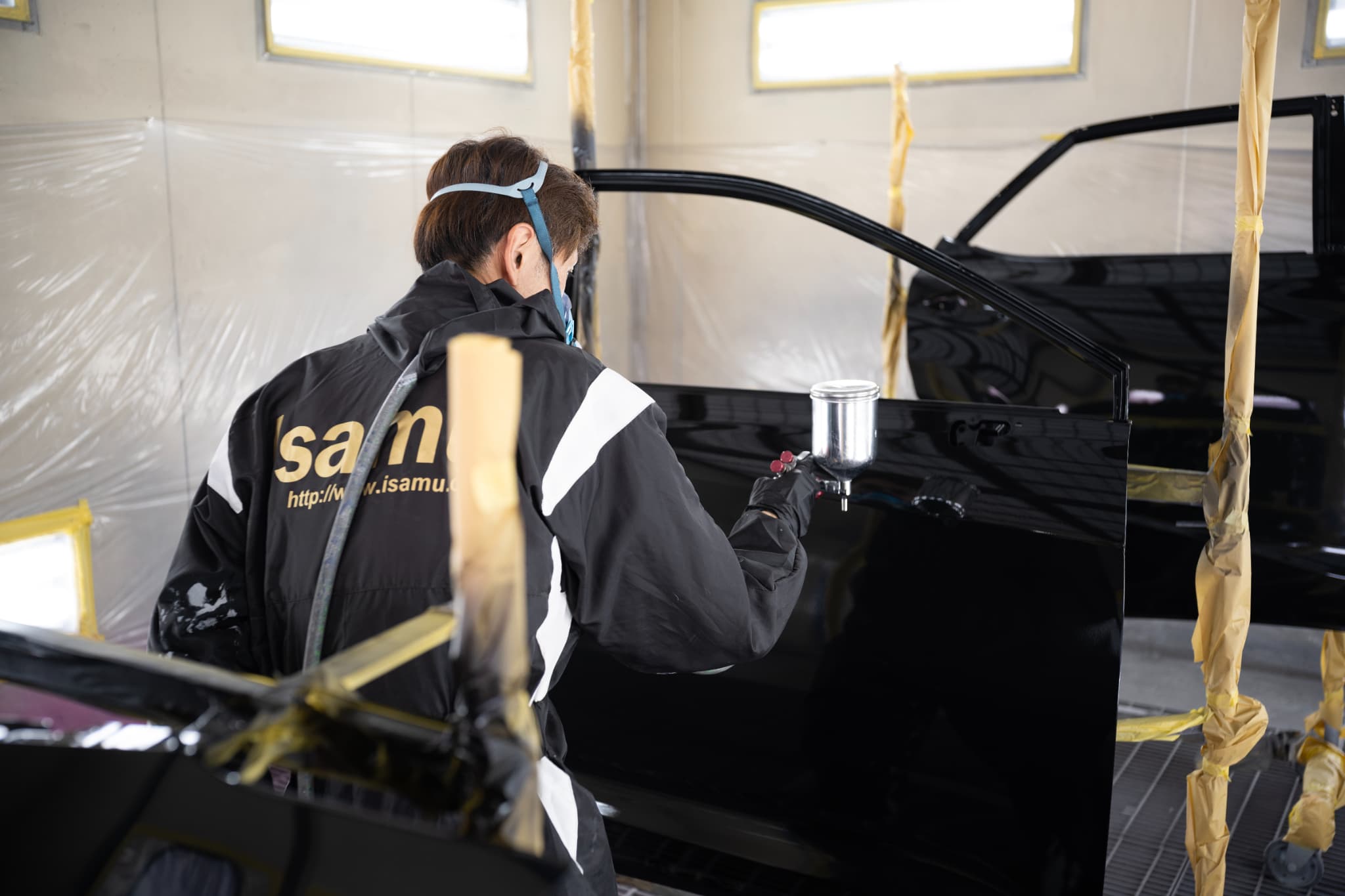 整備士が作業している写真